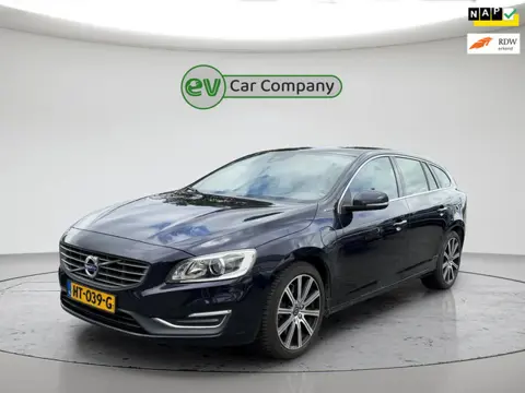Volvo V60 2.4 D6 Twin Engine R-Design | Volleder | Trekhaak | Memory Seats | Harman Kardon | Parkeer