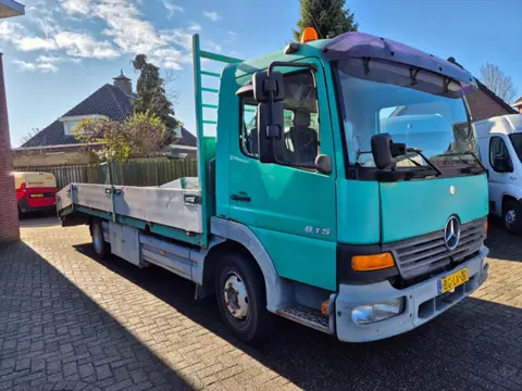 Mercedes-Benz Atego 815 oprijwagen.met lier en oprijplaten