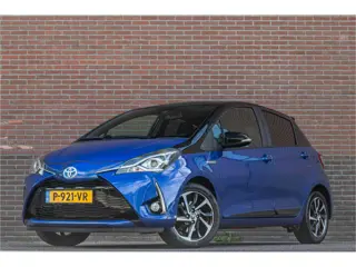 Toyota Yaris 1.5 Hybrid Bi-Tone, Carplay, Camera, LED, Lane Assist, Climate control, Cruise control.