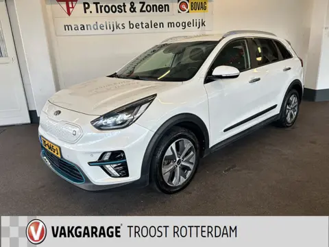 Kia e-Niro ExecutiveLine 64 kWh Vol Elektrisch | Adaptieve cruise control | Afneembare trekhaak | Me