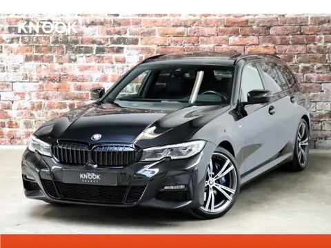 BMW 3-serie Touring 330i xDrive High Executive M Sport / Panoramadak / Head-Up Display / Trekhaak / 