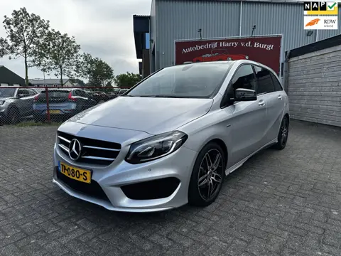 Mercedes-Benz B-klasse 180 AMG Edition | Trekhaak | Panorama | Camera