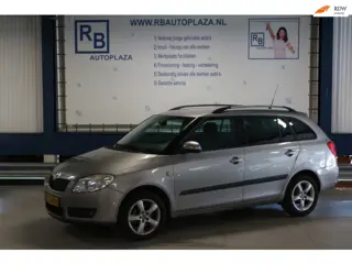 Skoda Fabia Combi 1.6-16V Elegance Airco / Apk / Rijdt Goed / Lees TEKST ! ! !