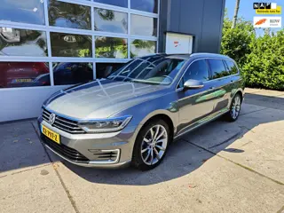 Volkswagen Passat Variant 1.4 TSI GTE Connected Series Plus VIRTUAL COCKPIT / PANORAMA