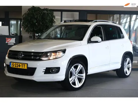 Volkswagen Tiguan 1.4 TSI R-line Pano Trek Cam Keyless Led Pdc
