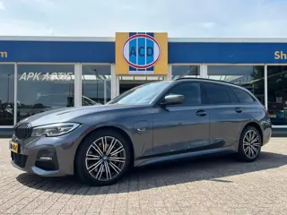 BMW 3-serie Touring 330e Business Edition Plus | M-pakket | Full led | Carplay | Camera | Trekhaak w