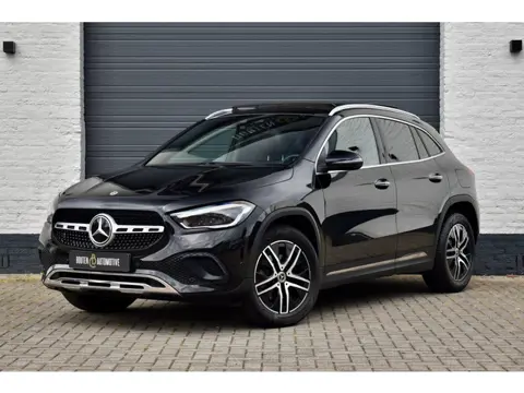Mercedes-Benz GLA-klasse 200 Business Solution Luxury | Pano | Memory | LED | Camera | Leder |
