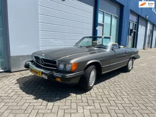 Mercedes-Benz 560 SL