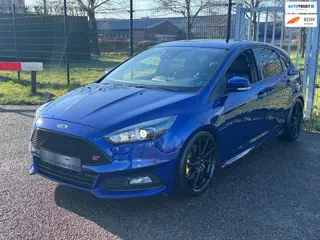 Ford Focus 2.0 ST 250PK Recaro 19inch Sportuitlaat LED