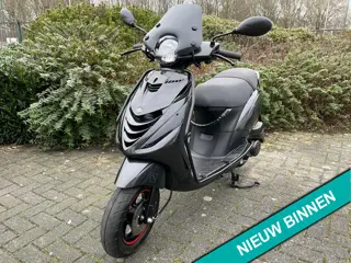 Piaggio Zip SP Carbonne 45km E4 Alpha Matrix BETAAL met in3