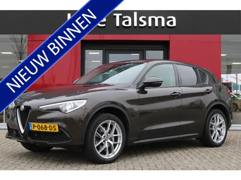 Alfa Romeo Stelvio 2.0 T AWD Super | Navigatie | Afneembare Trekhaak | 20" Lichtmetalen Velgen | Ach