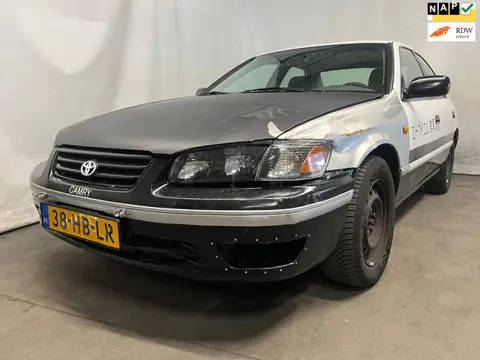 Toyota Camry 2.2i GX SCHADEAUTO!!