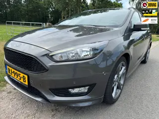 Ford Focus Wagon 1.0 ST-Line nieuwe distributie, dealer ond. + gechipt en prachtige staat