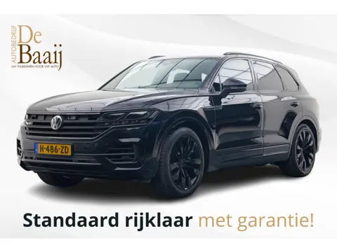 Volkswagen Touareg 3.0 TSI R-Line | Pano | Trekhaak | Head-up | Luchtvering