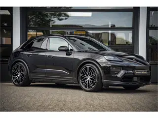 Porsche Macan 4 100 kWh l luchtvering l Pano l Matrix Led