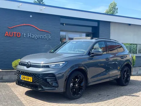 Volkswagen Tiguan 1.5 eHybrid R-Line pano trekh 1EIG 272PK NL-auto 20"