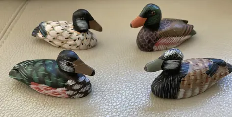 EENDJES HOUT MINIATUUR SET VAN 4 NIEUW