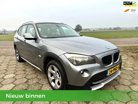 BMW X1 18i 5D NAP Airco Trekhaak Navi Parkeersensoren Elek.ramen APK Velgen