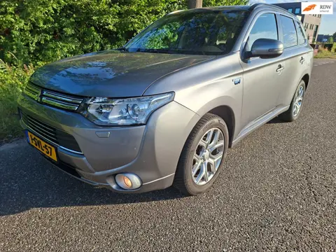 Mitsubishi Outlander 2.0 PHEV instyle dealer onderh.accu 2021 vern.