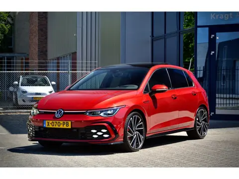 Volkswagen Golf 2.0 GTI / NL Auto / 1e Eigenaar / Pano / Adaptief onderstel / IQ light / 19" L.M.