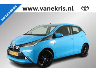 Toyota Aygo 1.0 VVT-i X-Play, Zwarte hoogglans velgen LM velgen, Camera, Airco!