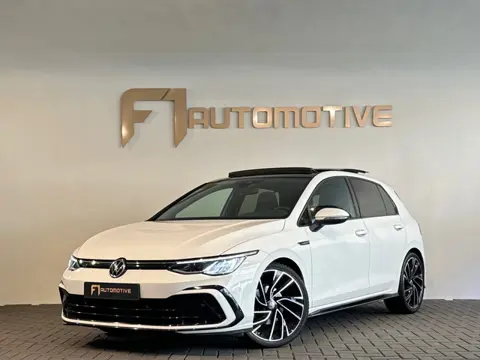 Volkswagen Golf 1.5 eTSI R Line Pano|Sfeer|Dodehoek|Camera