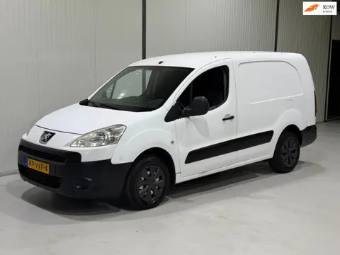 Peugeot Partner 122 1.6 HDI L2 XR AIRCO - TREKHAAK - 3 PERSOONS - NWE APK!