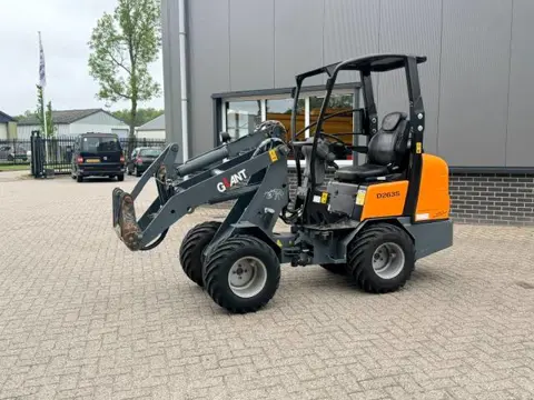 Giant D263s minishovel (bj 2012)