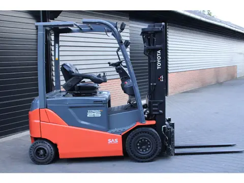 Toyota 8FBMKT25 heftruck elektrische triplex sidesift accubj2022