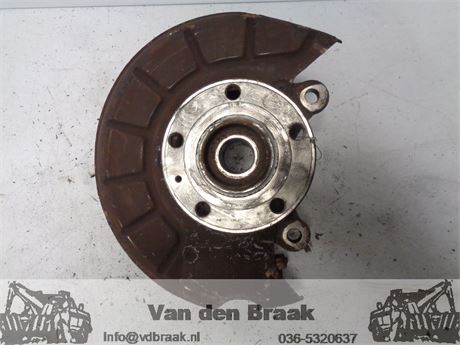 Volkswagen Caddy 1.6 TDi 2010-2015 Fusee rechts voor
