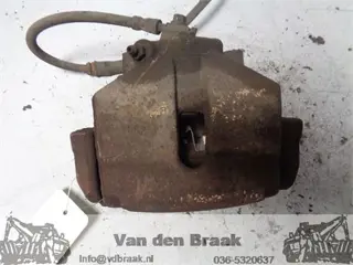 Volkswagen Caddy 1.6 TDi 2010-2015 Remklauw links voor