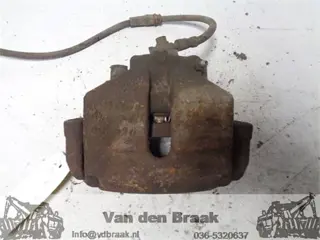 Volkswagen Caddy 1.6 TDi 2010-2015 Remklauw rechts voor