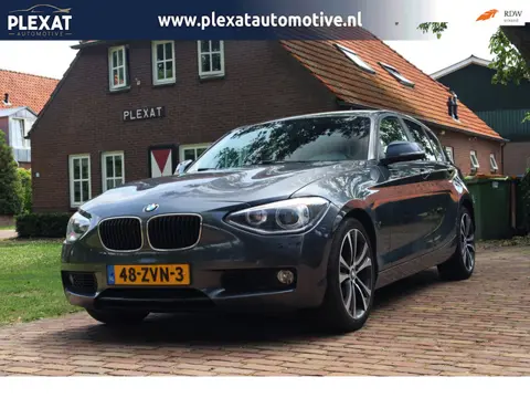BMW 1-serie 118i Upgrade Edition Aut. | Xenon | Lederen Stoelen | Airco | Navigatie | 17 Inch | Hist
