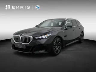 BMW 5 Serie Touring 520i | M Sportpakket | Panoramadak | Harman Kardon | Trekhaak | Driving Assistan