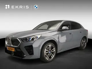 BMW iX2 xDrive30 M-Sportpakket | LED | HUD | Panoramadak | Sportstoelen | Elektr. zetels | Adaptief 