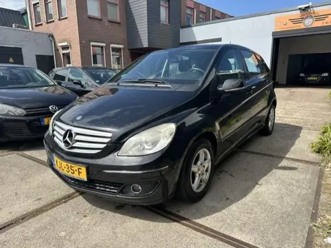 Mercedes-Benz B-klasse 180 ZEER NETTE AUTOMAAT-ZONDER MANKEMENTEN-APK 31-03-2027