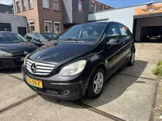 Mercedes-Benz B-klasse 180 ZEER NETTE AUTOMAAT-ZONDER MANKEMENTEN-APK 31-03-2027
