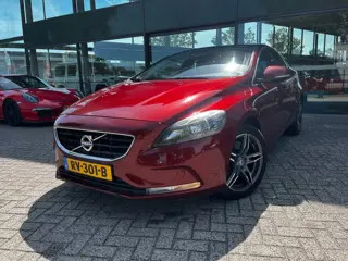 Volvo V40 2.0 D3 Summum (Parkeersensoren, Trekhaak, Automaat, Goed Onderhouden)