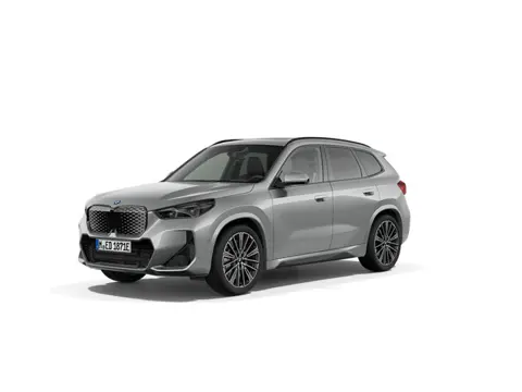 BMW iX1 eDrive20 M-Sport Pro | Panorama | 20" | Harman Kardon | Trekhaak | Driving Assistant Plus