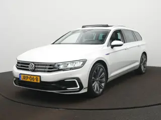 Volkswagen Passat Variant 1.4 TSI PHEV GTE Business Navigatie - ACC - Stoelverwarming - Pano-dak - C