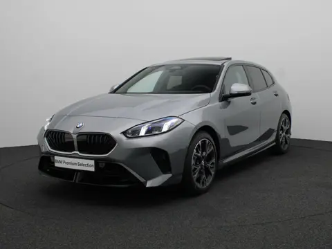 BMW 1-serie 120 M Sportpakket | Glazen panoramadak | Comfort Access | Achteruitrijcamera | Elektrisc