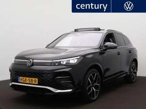 Volkswagen Tiguan 1.5 eHybrid R-Line Edition Panoramadak - Trekhaak - Camera - 20 Inch - Matrix LED 
