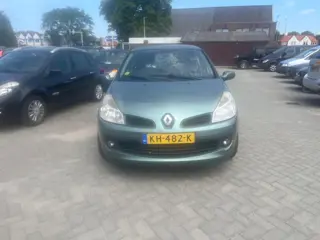 Renault Clio 1.6 Dynamique AUTOMAAT ecc elec ramen cv lm velgen ecc