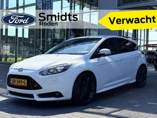 Ford Focus 2.0 250PK EcoBoost ST-3 | Recaro | Xenon | Camera | Sony | Uitlaat Kleppen systeem | 19-i