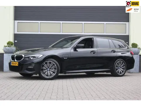BMW 3-serie Touring 330e eDrive Edition M Sport | Panoramadak |