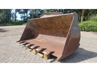 Volvo L50 bucket 2.30m wide / Seen little use