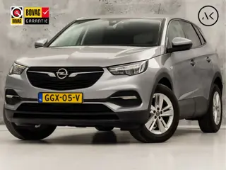 Opel Grandland X 1.2 Turbo Sport (APPLE CARPLAY, NAVIGATIE, GETINT GLAS, CRUISE, SPORTSTOELEN, ARMST