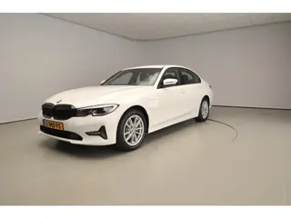 BMW 3 Serie Sedan 320e | Laserlicht | Leder | Navigatie | Stoelverwarming | Shadow line | DAB | Alu 