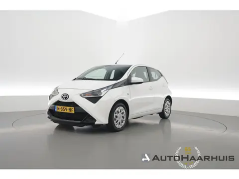 Toyota Aygo 1.0 VVT-i x-play | Achteruitrijcamera | Apple CarPlay & Android Auto | DAB | Airco | 15"