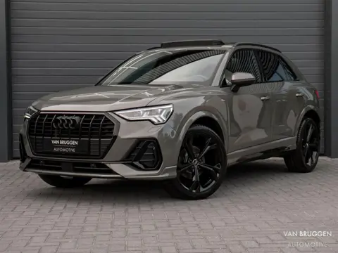 Audi Q3 35 TFSI S-Line Pano SONOS Keyless Leer Camera Sfeer BTW 20" Chronos